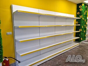 Стелажи за магазин / Крайстенни стелажи с плътен или перфогръб