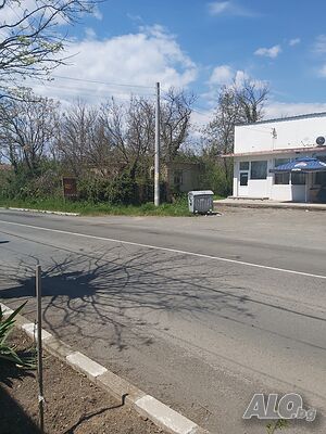 Къща с 2000 м2 двор