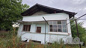Къща с двор в село Крушово