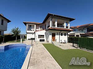 Къща с частен басейн и собствен двор във Floral Meadows - част от Vineyards Resort, Каблешково