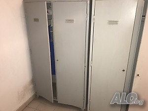 Продавам метални гардероби