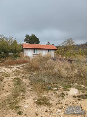 Парцел с трафопост и две постройки