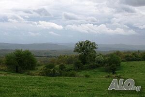 Продава равен парцел с гледка в с. Писменово