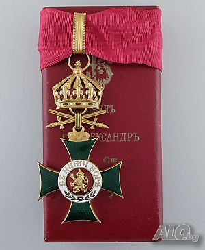 Купуваме ордени, медали, значки, военни униформи, саби, кортици, каски, щикове, ятагани