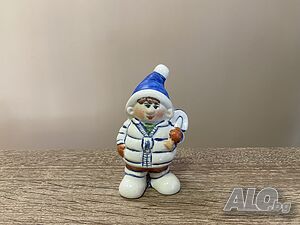 Порцеланова статуетка „Зимно момче с лопатка“