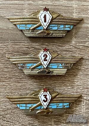 Комплект винтидж военни значки СССР „Класност на танкови войски“ I, II и III степен (месинг)
