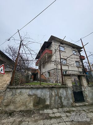 Продава къща в гр. Пещера
