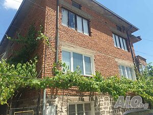 Продава къща в град Пещера