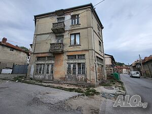 Продава къща в гр. Батак