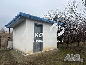 Правоъгълен парцел с площ 3292кв.м.