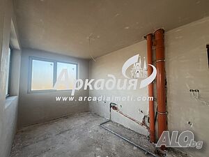 Просторен тристаен с веранда!!!