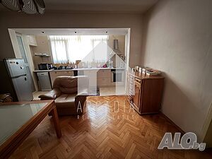 Панелен апартамент с три стаи до Пнаира и Фантастико