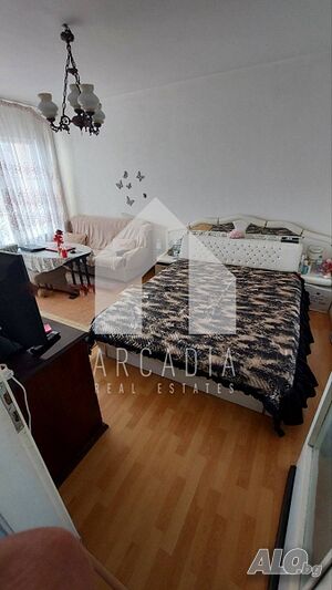 Тристаен апартамент, реална площ срещу х-л Ст. Петербург