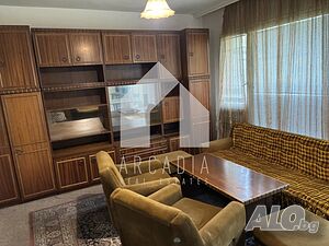 Прослав, тристаен апартамент с реална площ