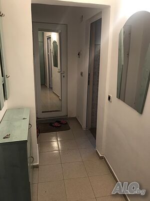 Двустаен апартамент обзаведен в добро състояние близо до пощата