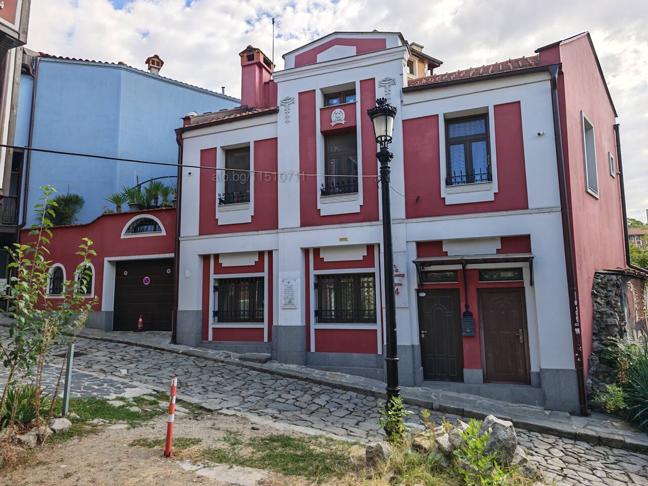 Самостоятелна къща в сърцето на Стария Пловдив