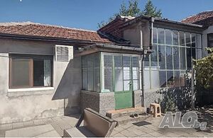 Манолско Конаре-масивна едноетажна къща