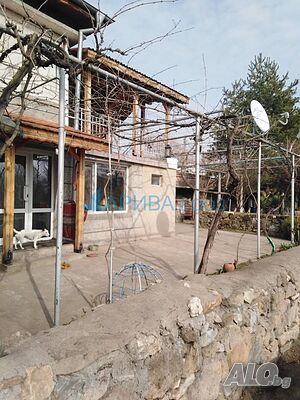 Две къщи в един двор с гараж в с. Златополе, община Димитровград