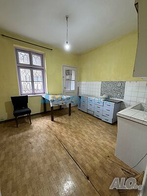 Етаж от къща с двор и механа в Хасково, кв. Училищни