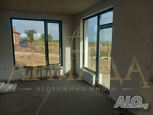 Самостоятелна къща! С двор! Пред акт 16!
