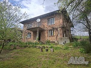 Уютна двуетажна къща в с. Кипилово