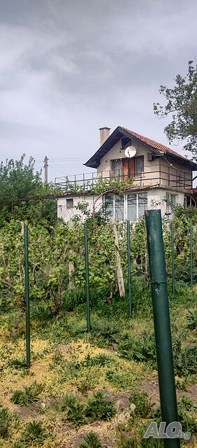 Къща с двор в мествостта Нови лозя, гр. Ямбол