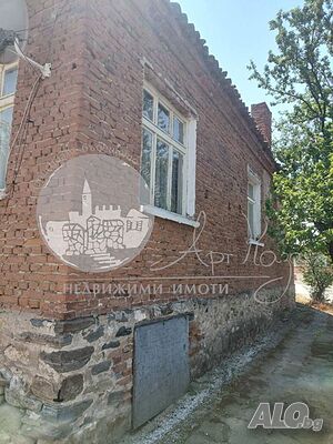 Едноетажна къща 80 кв.м РЗП 470 кв.м двор