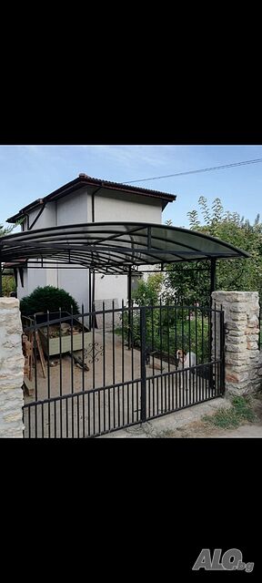 Мебелирана красива къща с морска панорама