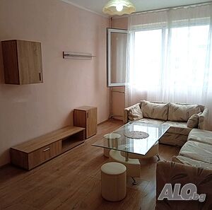 Двустаен апартамент, Младост 4