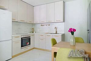 Тристаен апартамент, Гео Милев