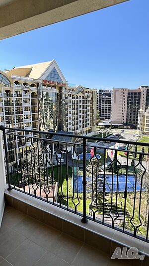 Двустаен апартамент за продажба в Majestic Beach Resort - Слънчев бряг, първа линия море