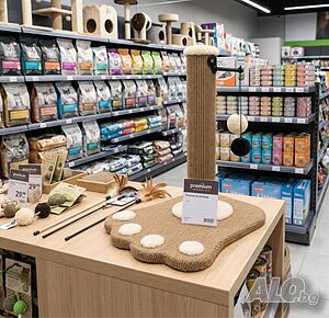 Драскалка за котки 38 см с играчки и плюшена основа
