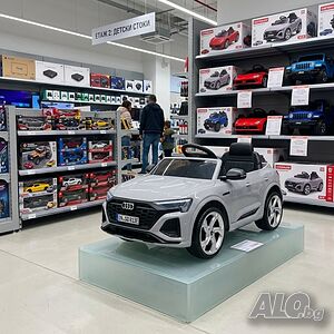 Детска акумулаторна кола Audi RS Q8 12V - Дистанционно управление, музика, LED светлини