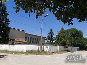 Предлагаме под наем самостоятелна производствено-складова база