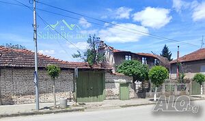 Къща в централната част на град Дебелец