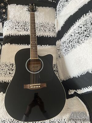 Продава електро/акустична китара “Morgan”