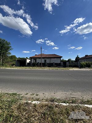 Продава се къща в с. Бяла река.