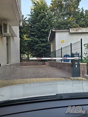 Двойно Голямо Паркомясто за кола и мотори.