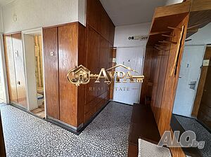 Тристаен апартамент в кв. Училищни