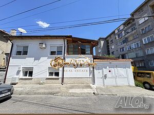 Самостоятелна двуетажна къща след ремонт