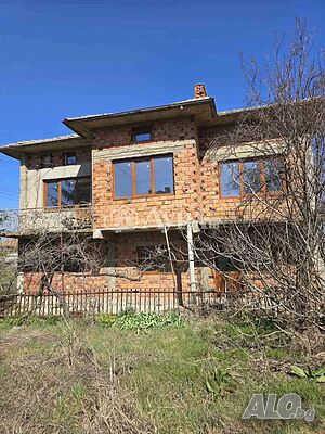 Масивна двуетажна къща в гр. Симеоновград