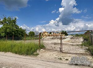 Парцел в развиващ се жилищен район м. Каменец