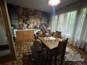 Тристаен обзаведен до Камела