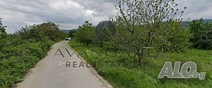 Парцел с ток и вода/ асфалтов път/ Брестник