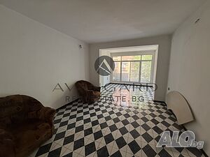 Етаж от къща/ Кючук Париж