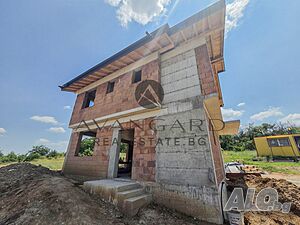 Самостоятелна къща с уникална гледка/ Марково