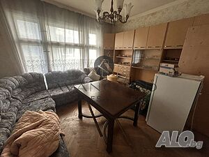 Етаж от къща с гараж и две Паркоместа Водната Палата
