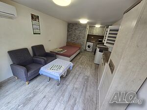 Модерно обзаведено студио в супер центъра на града, на 5 минути пеша от морската градина.