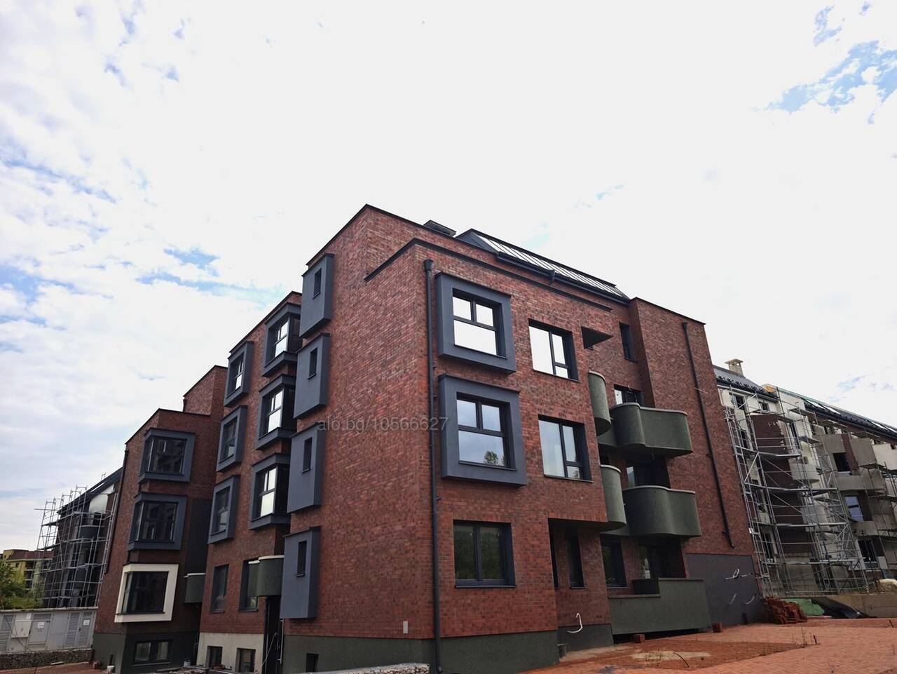 Тристаен ЛОФТ за продажба в затворен комплекс в кв. Витоша, София