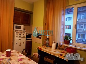Тристаен апартамент 124м2, паркомясто и 34м2 обитаем тавански етаж в Оборище